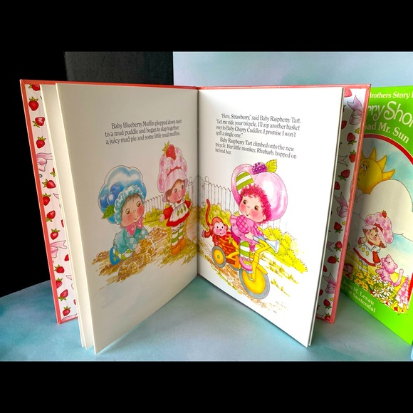 STRAWBERRY SHORTCAKE VINTAGE 80s COLLECTABLE HARDCOVER BOOK BUNDLE OF 3 - Picture 8 of 16